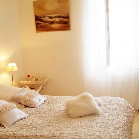 Aux Roses De L'etang Pensión *