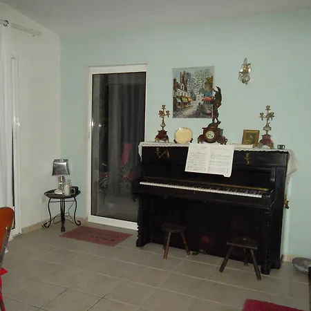 Pensión Aux Roses De L'etang Capestang