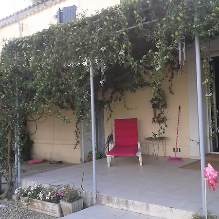 Aux Roses De L'etang Capestang