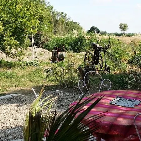 Maison d'hôtes Aux Roses De L'etang *