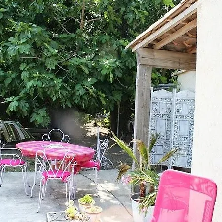 Aux Roses De L'etang Capestang