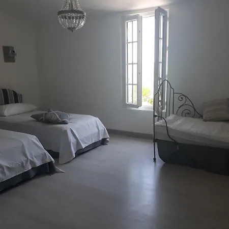 Maison d'hôtes Aux Roses De L'etang *