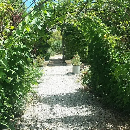 Aux Roses De L'etang Pensión