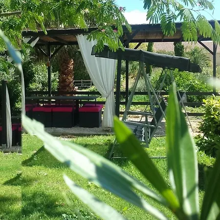 Pensión Aux Roses De L'etang Capestang