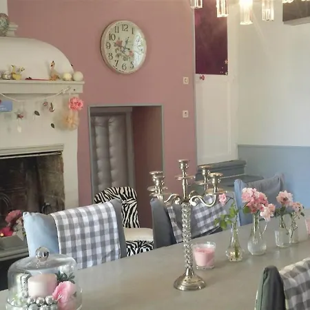 Pensión Aux Roses De L'etang