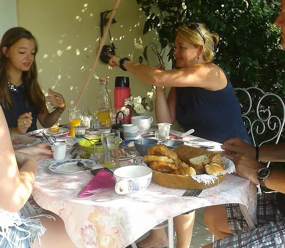 Πανσιόν Aux Roses De L'etang *