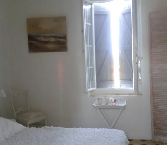 Πανσιόν Aux Roses De L'etang Capestang