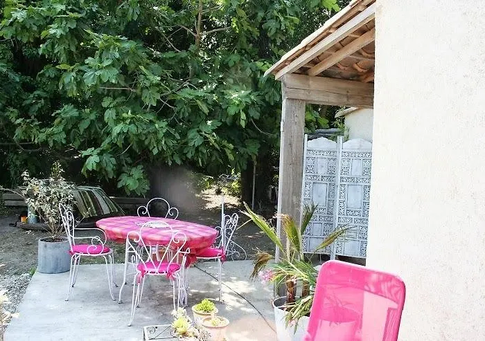 Aux Roses De L'etang Capestang