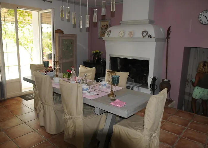 Πανσιόν Aux Roses De L'etang