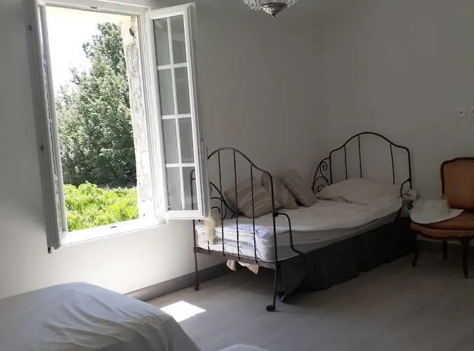 Πανσιόν Aux Roses De L'etang Capestang