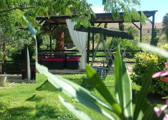 Πανσιόν Aux Roses De L'etang Capestang